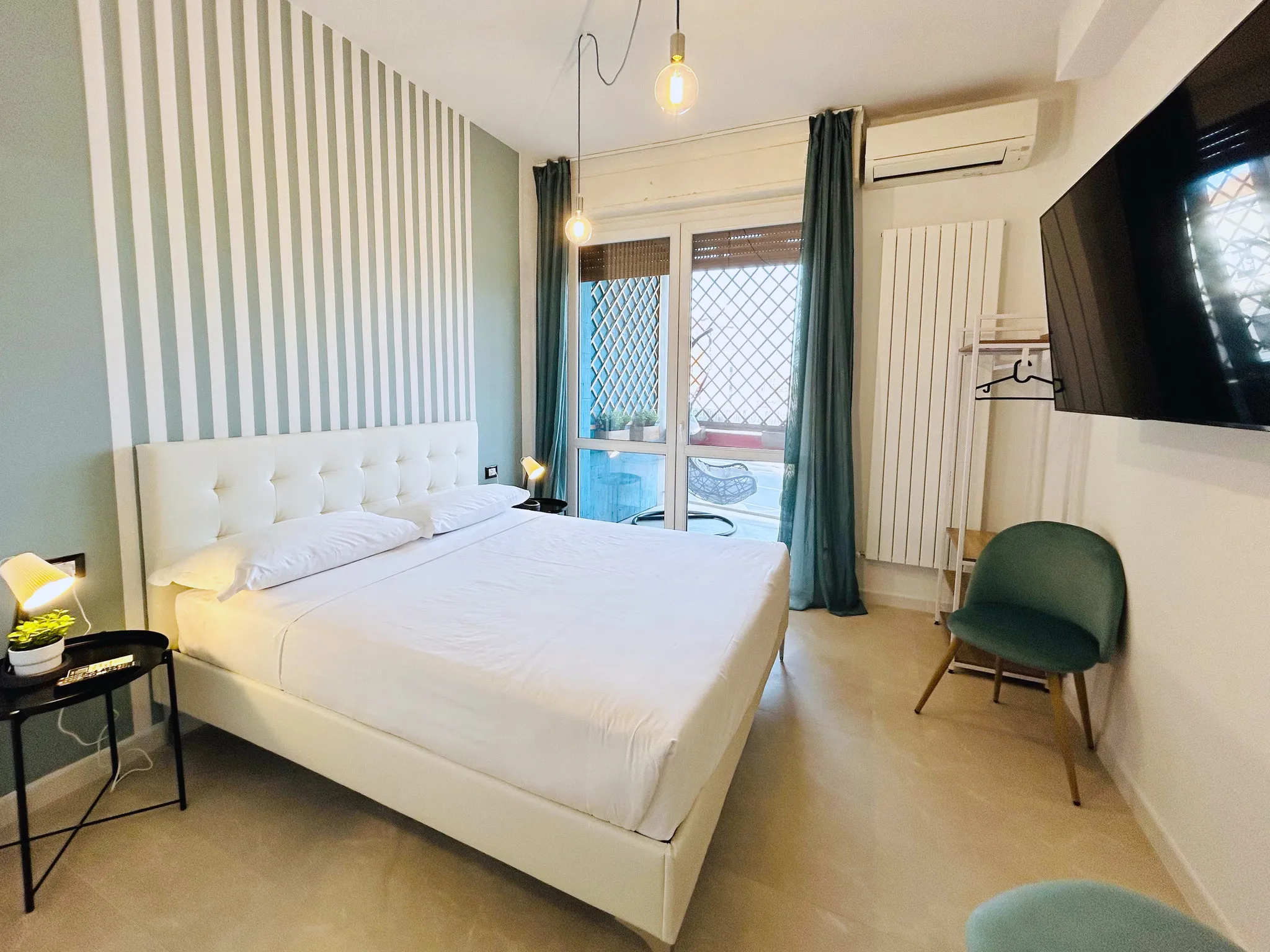 Camera Tripla con Balcone — Bologna Station Suites