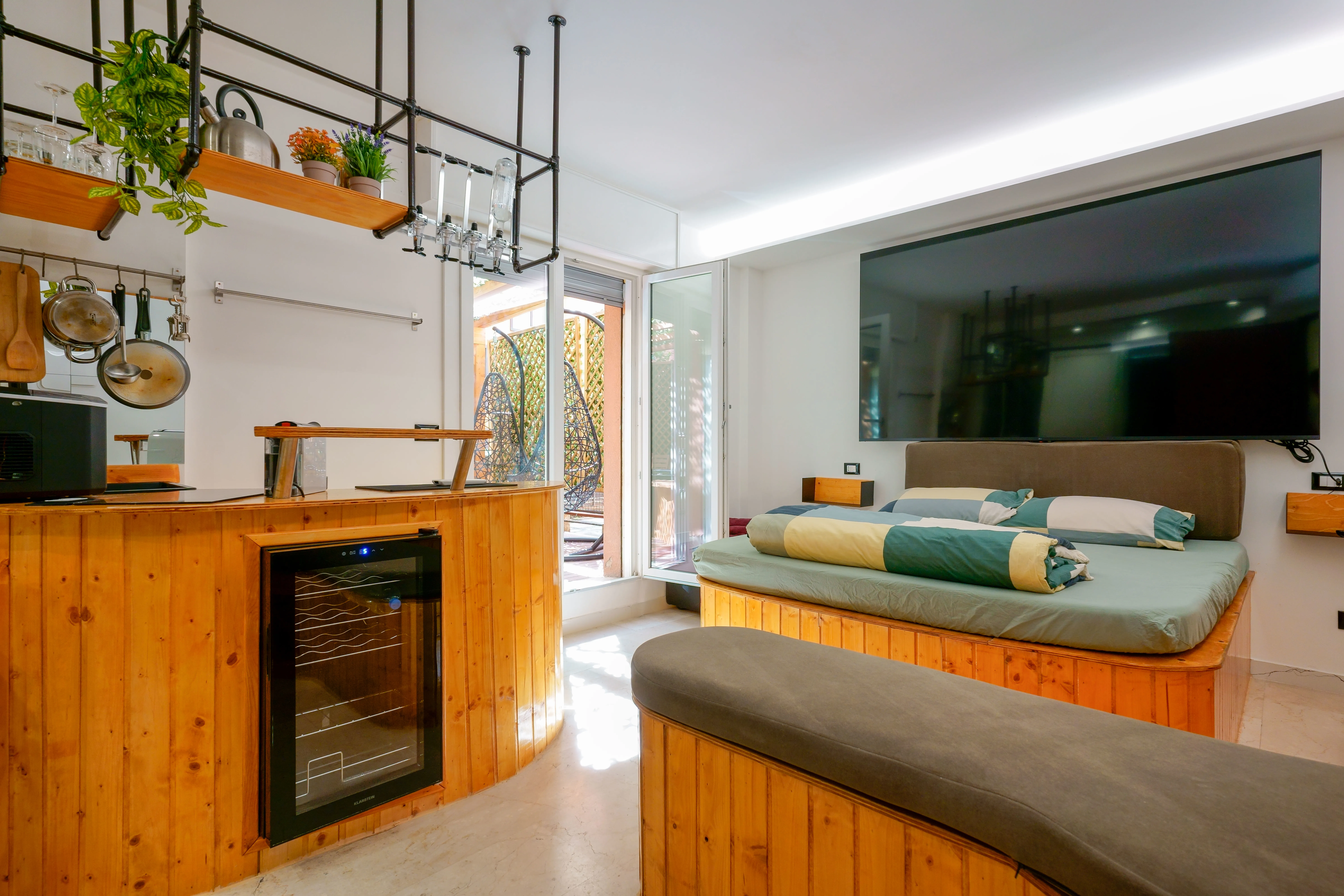 Camera Matrimoniale Deluxe con Terrazza — Bologna Station Suites